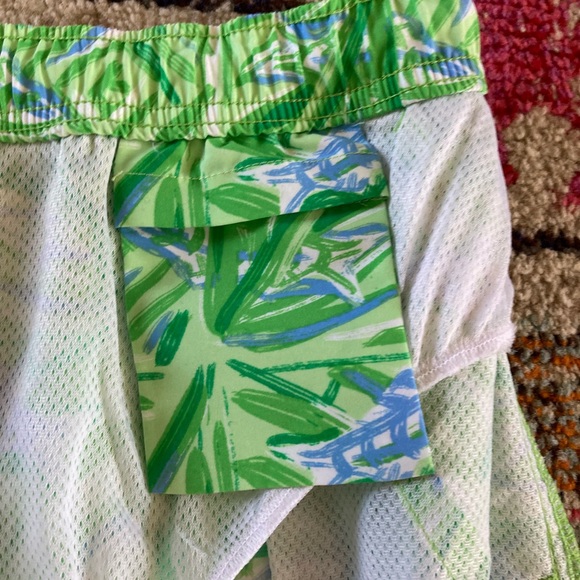 Men’s Vineyard Vines swim trunks green/blue fish pattern Fully lined medium - Picture 7 of 8